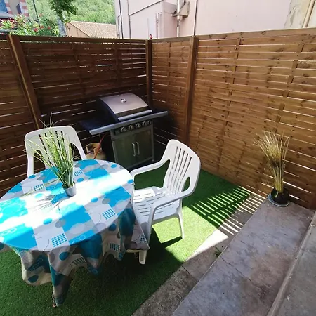 Equipe Avec Terrasse A 600m Du Centre Thermal
